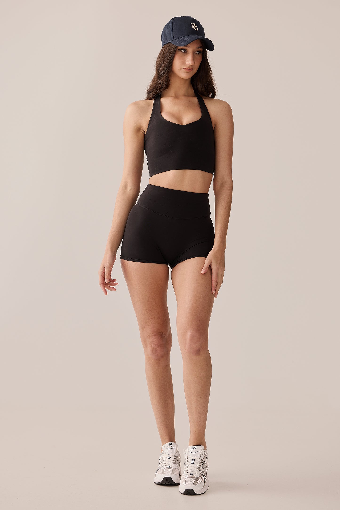 INVISIBLE SCRUNCH SHORT