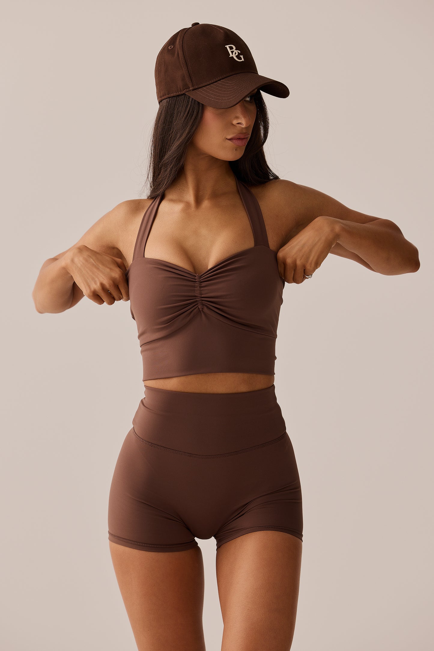 INVISIBLE SCRUNCH SHORT