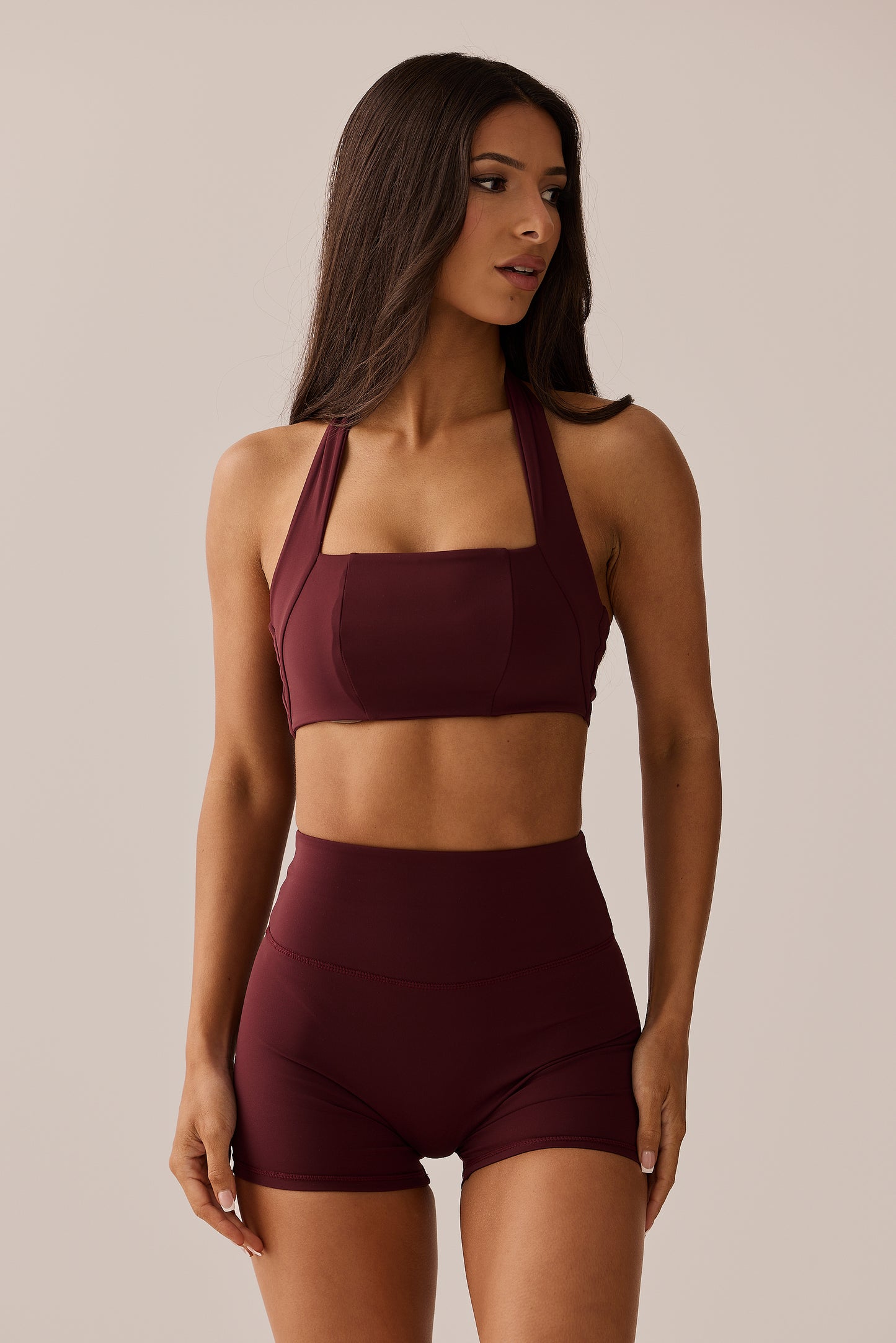 INVISIBLE SCRUNCH SHORT