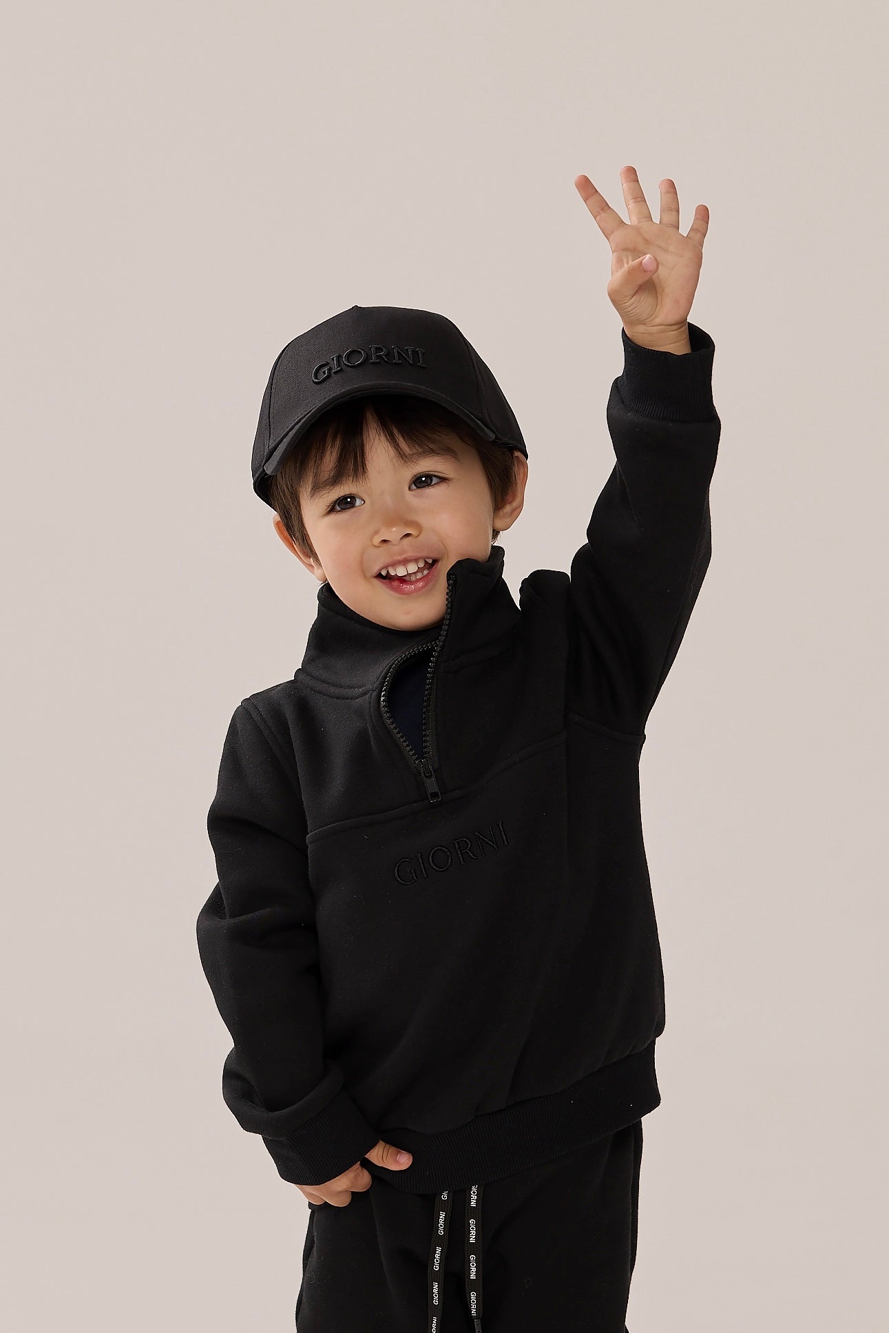 OLIVER JUMPER - BLACK