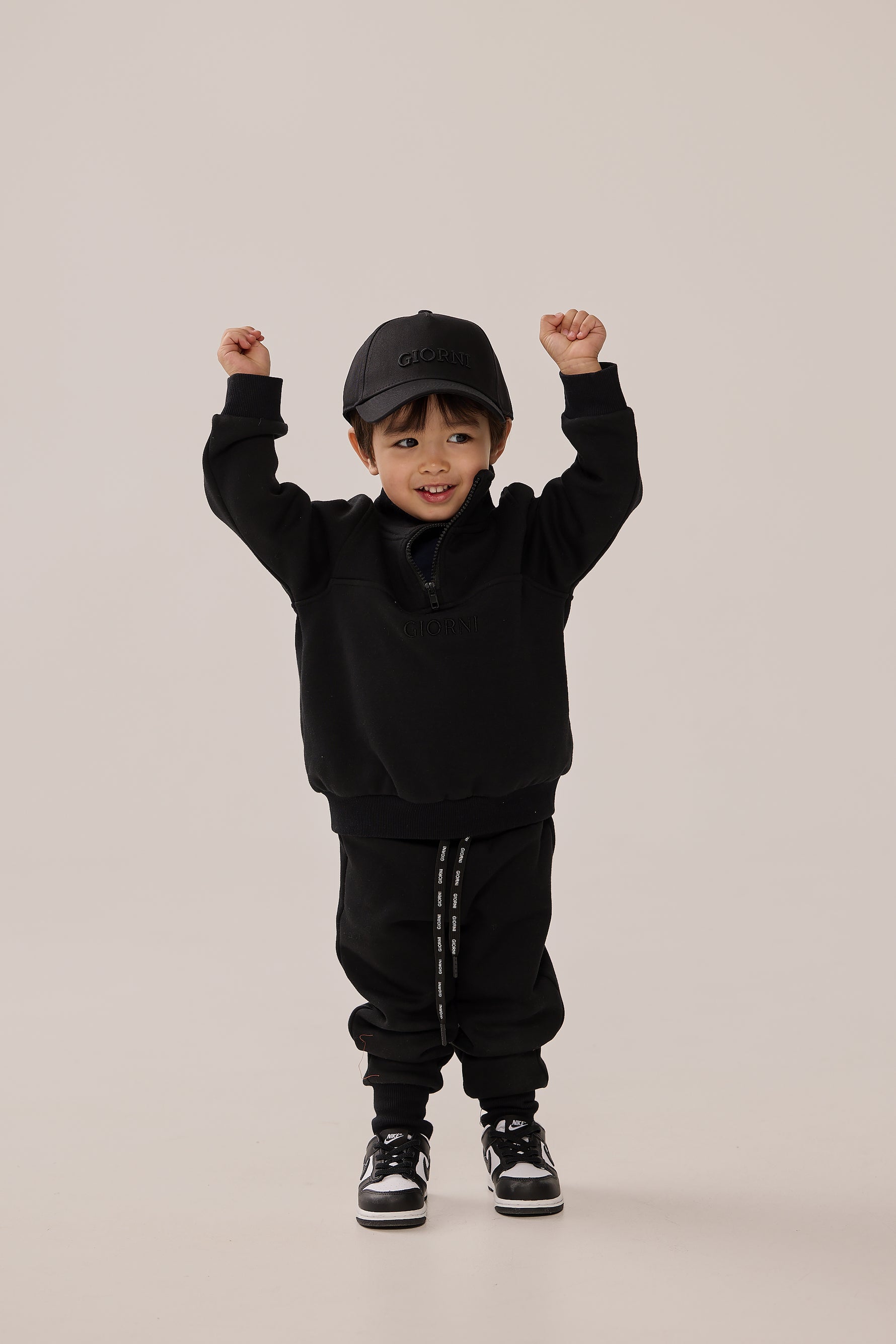 OLIVER JOGGER - BLACK