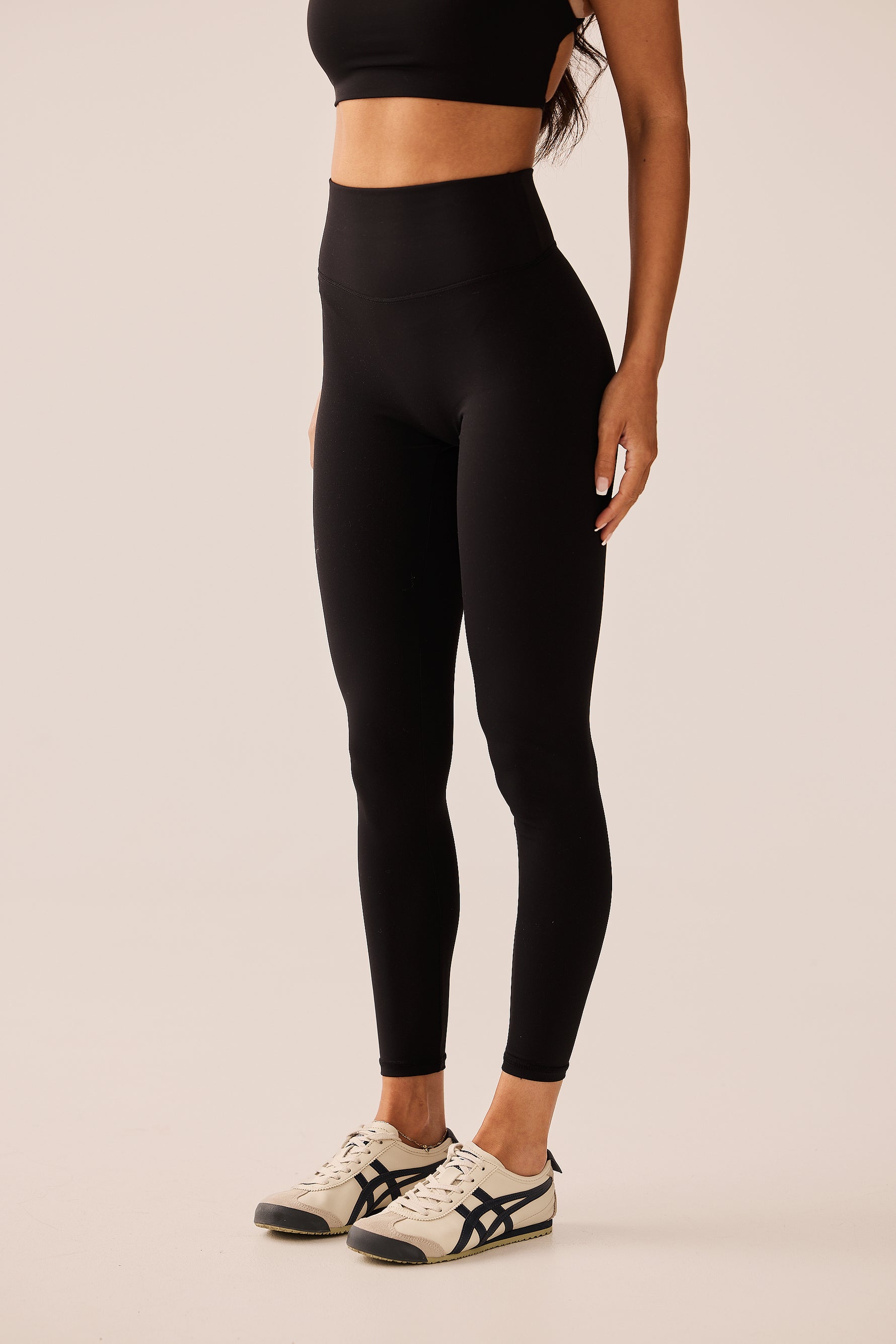 INVISIBLE SCRUNCH LEGGING - BLACK