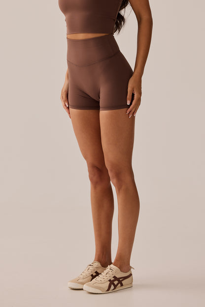INVISIBLE SCRUNCH SHORT