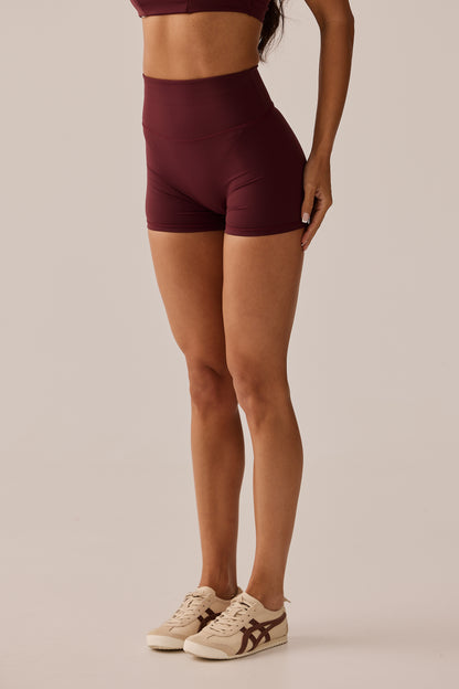 INVISIBLE SCRUNCH SHORT