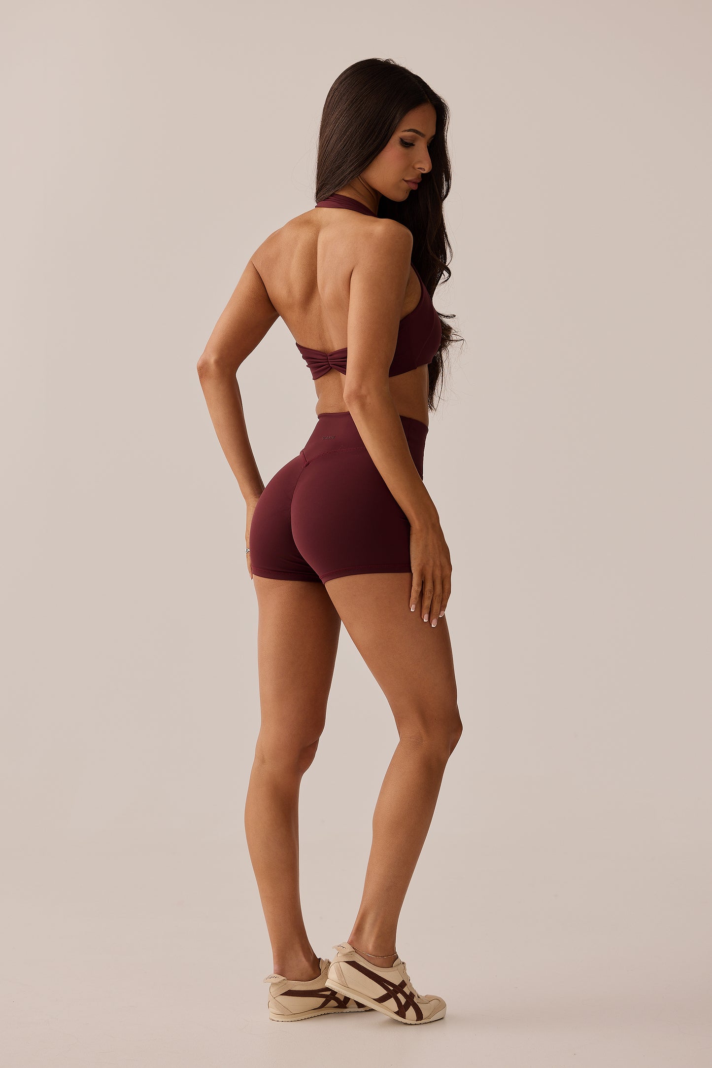 INVISIBLE SCRUNCH SHORT