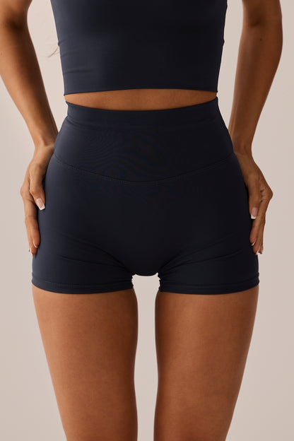INVISIBLE SCRUNCH SHORT