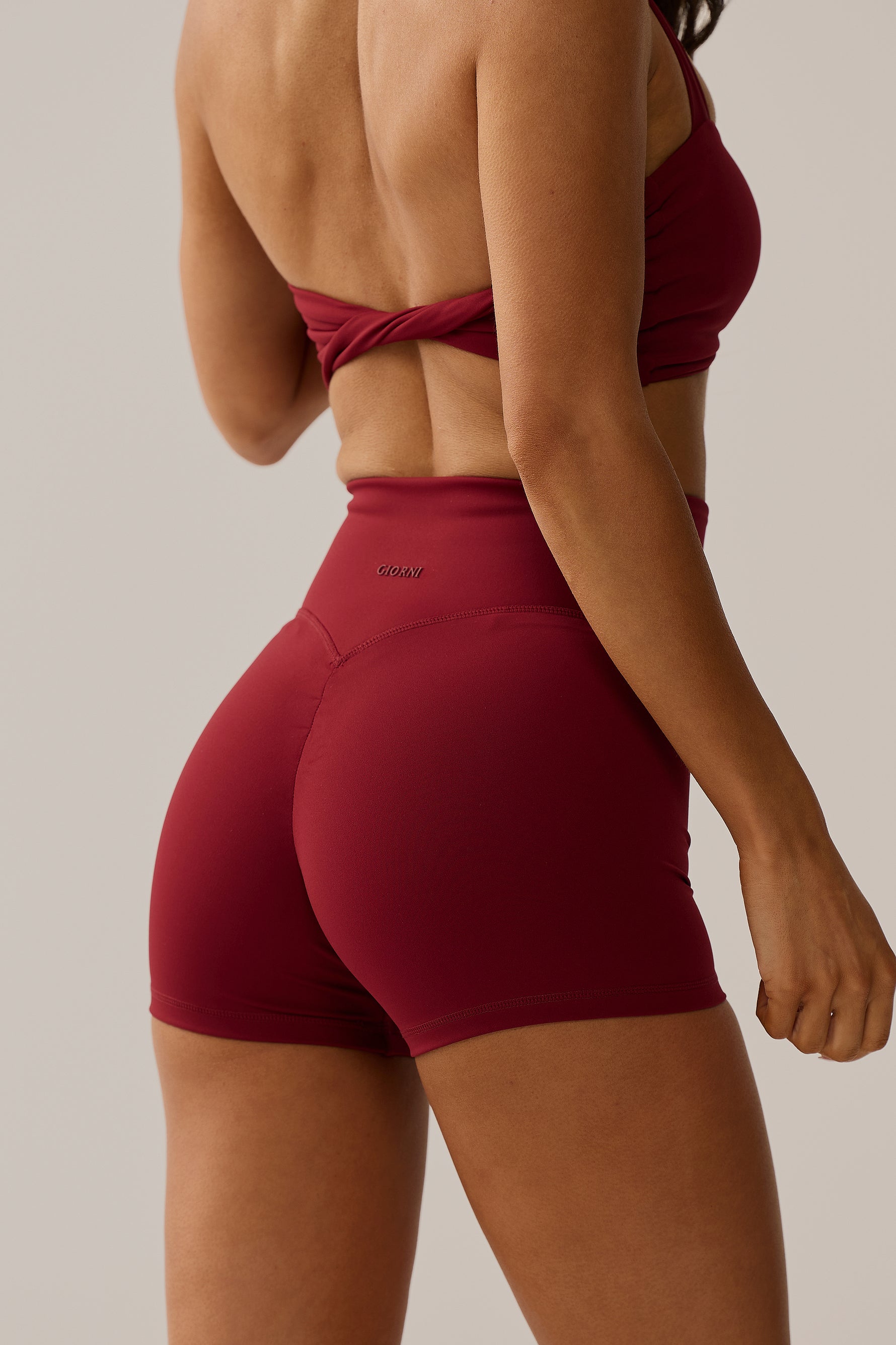 INVISIBLE SCRUNCH SHORT - SYRAH